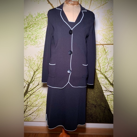 BCBG MAXAZRIA two piece dress suit - Picture 2 of 16